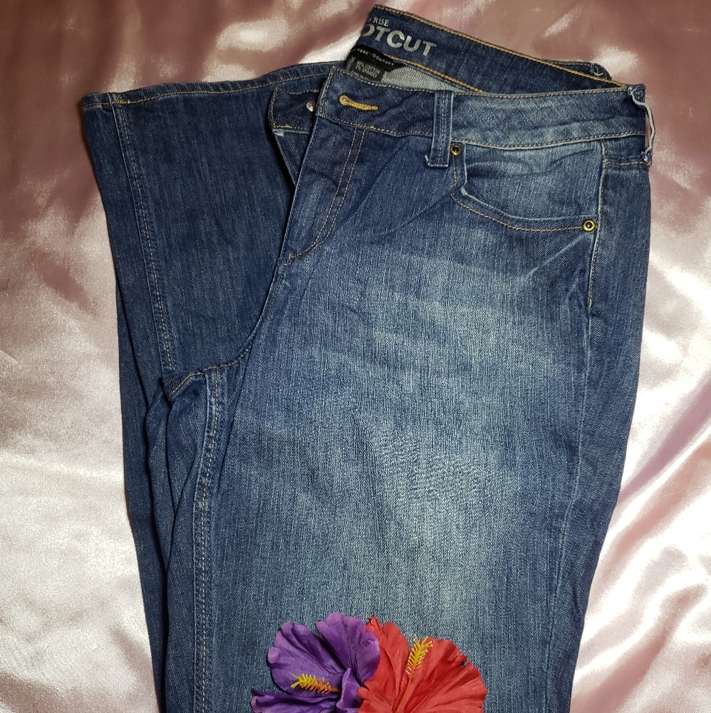 💙Beautiful Medium Stone Wash bootcut leg💙